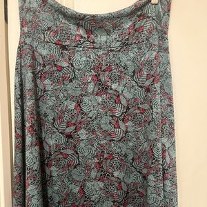 LuLaRoe Skirt, LG. Blue green & burgundy flowers.